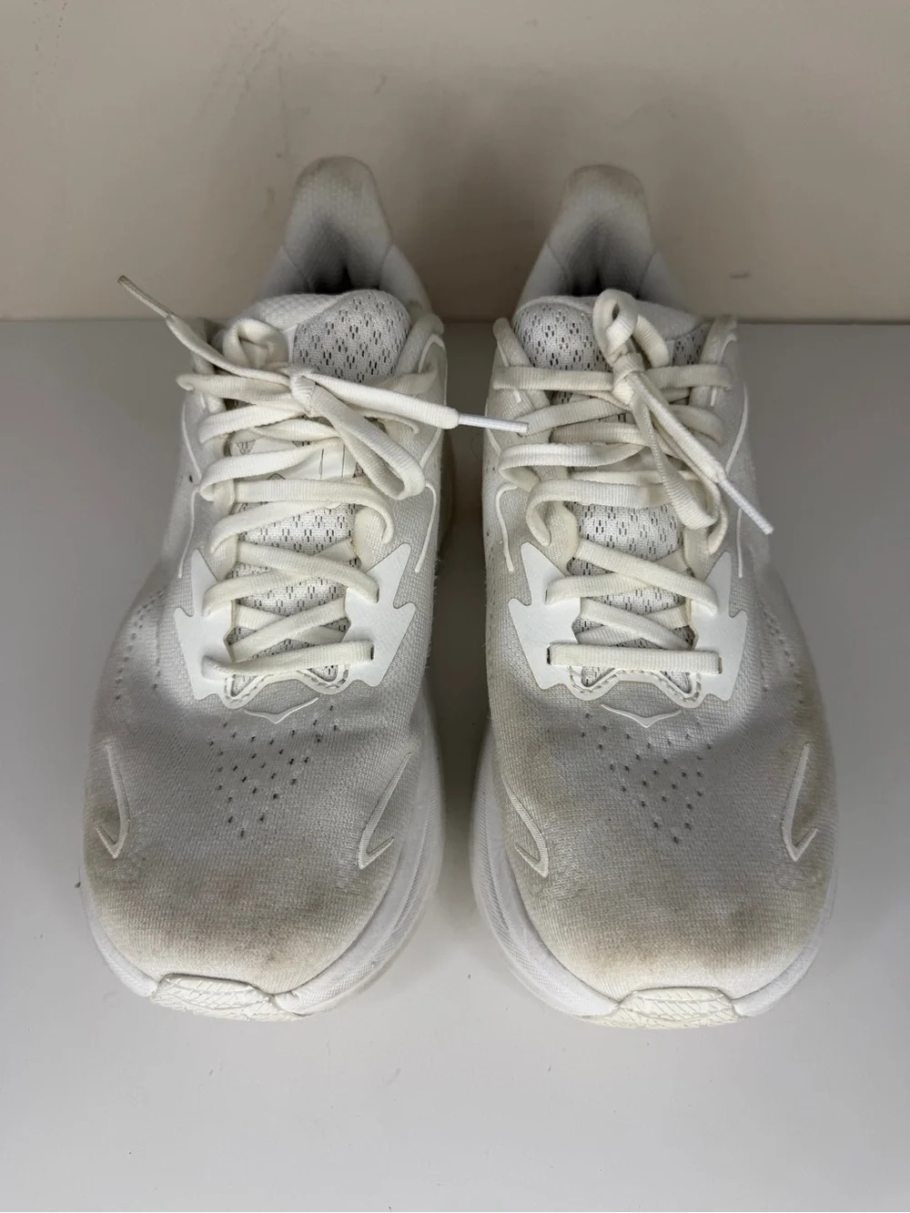 Hoka One One Clifton 10 Men Size 9.5 2E Triple White Sneakers Shoes 1162030 WWH